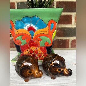 Vintage Elephant stoneware 1970s Salt and Pepper shakers Japan